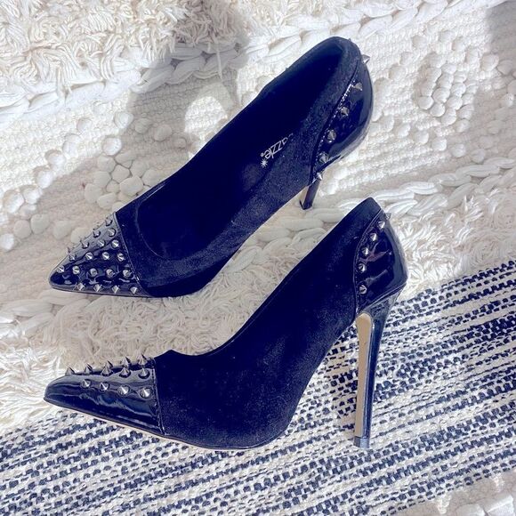 Shoedazzle Size 7.5 Black spike shoes - Picture 2 of 8